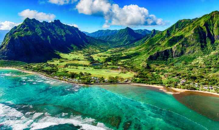 Luftfoto af Kualoa, område af Oahu, Hawaii