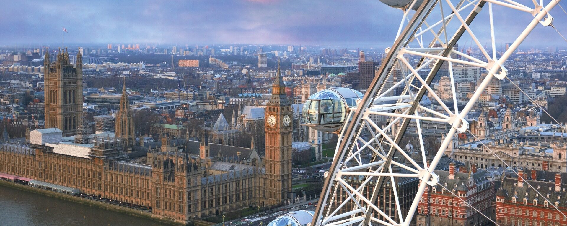The big advantage of the London Eye is that the visibility is up to 40km, you can see other landmarks.