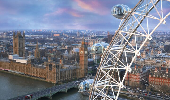 The big advantage of the London Eye is that the visibility is up to 40km, you can see other landmarks.