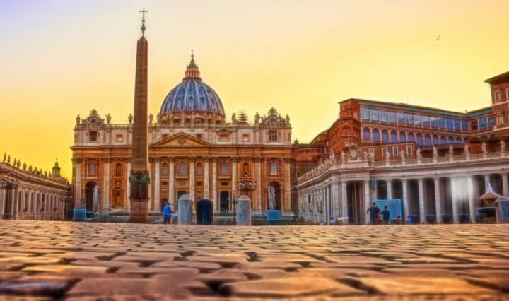 Rom og mærkerne fra en sand kirke