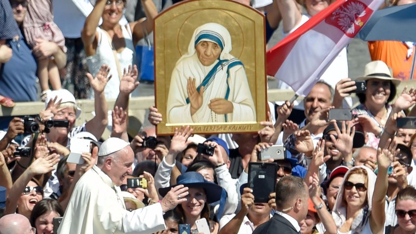Mother Teresa declared a saint as Pope Francis lauds her in Vatican ceremony