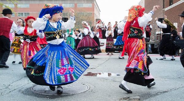 Fun display of traditional northern portuguese folk dance