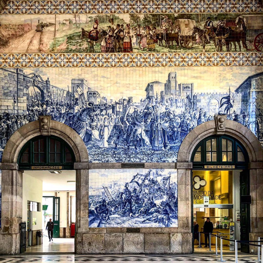 Example of Azulejo in Northern Portugal depiciting its rich history