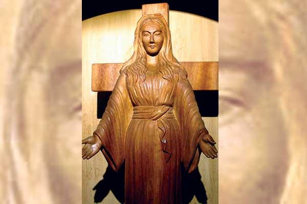 Se spune că statuia din lemn a vărsat lacrimi în 101 ocazii