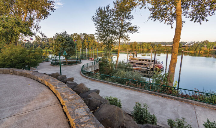 Picture of Riverfront Park and the Willamette Queen