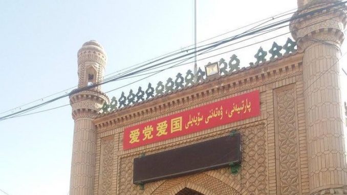 A characterised Chinese Islamic temple with both Arabic and Chinese characters stating "be loyal to the country".