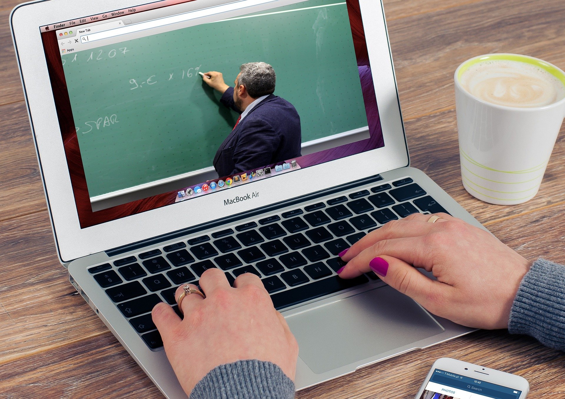 Виртуална онлайн учебна класна стая
