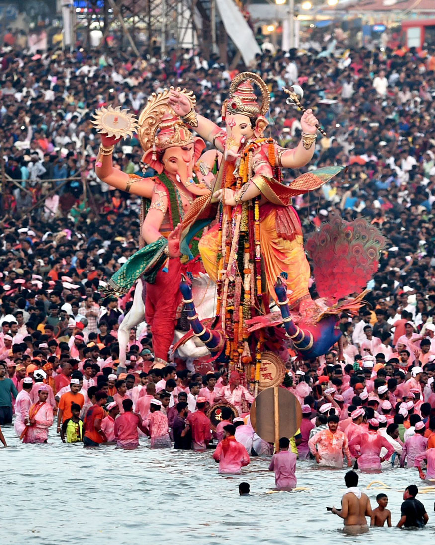 Ganesh Visarjana la data de încheiere a lui Ganesha Charturthi