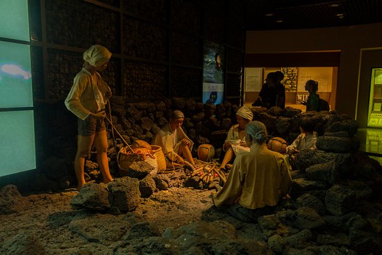 an exhibition from the haenyeo museum, where the clay-made sea women are warming themselves around the fireplace 