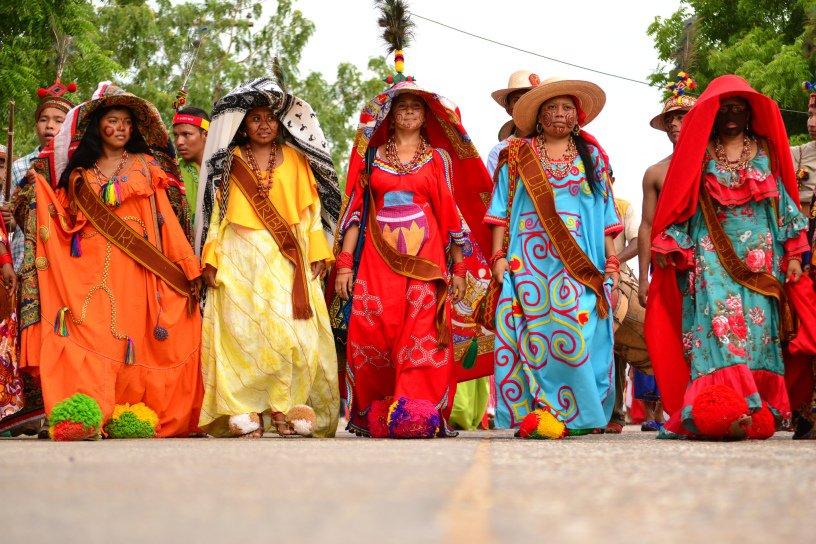 wayuu kvinder i traditionelt tøj