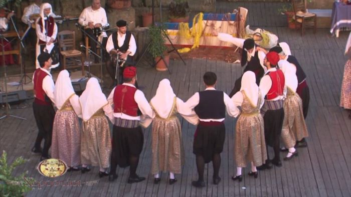 Folk dance Ikariotikus done in the semi-circle