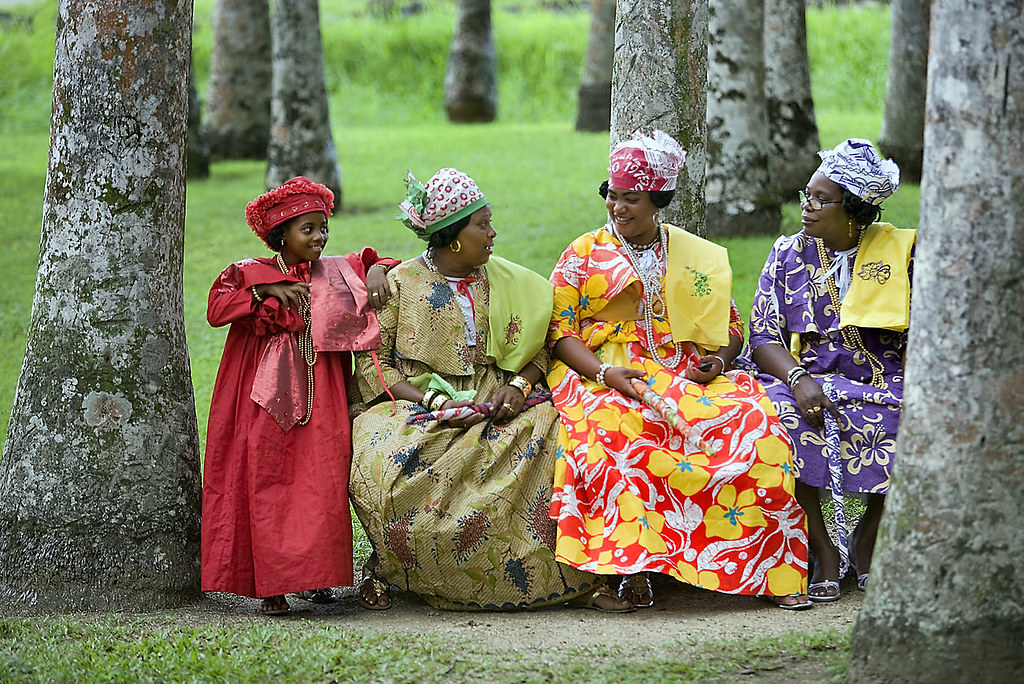 women wearing the koto