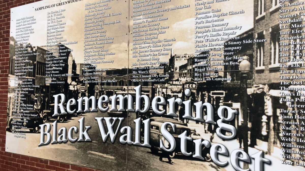 Un memorial care aduce aminte de Black Wall Street