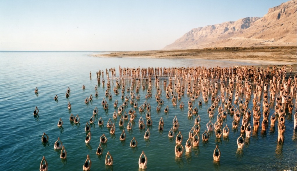 Spencer Tunick photographing the Dead Sea.