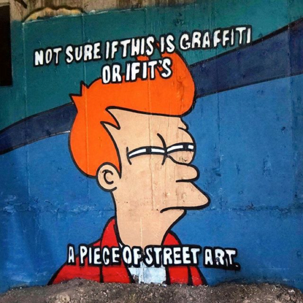 Graffitiværk af en mand med orange hår, der ser mistænkeligt ud med teksten "ikke sikker på, om dette er graffiti, eller om dets street art"