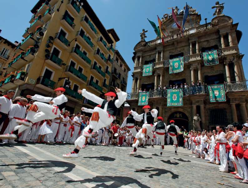A beautifully enchanting display of traditional Basque dances performed in Pamplona, Navarra. 