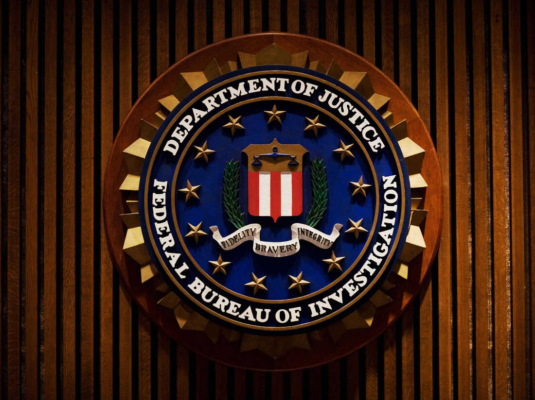 Het wapen van de FBI in het J. Edgar Hoover FBI-gebouw.