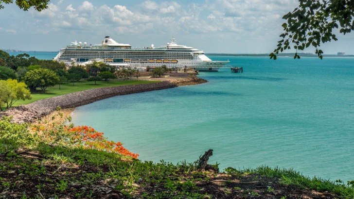A blue tropical bay in Darwin, with a cruise ship in the distance. 