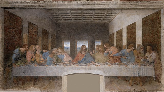 Jesus sidder ved et langbord og fester med tolv andre mænd. .