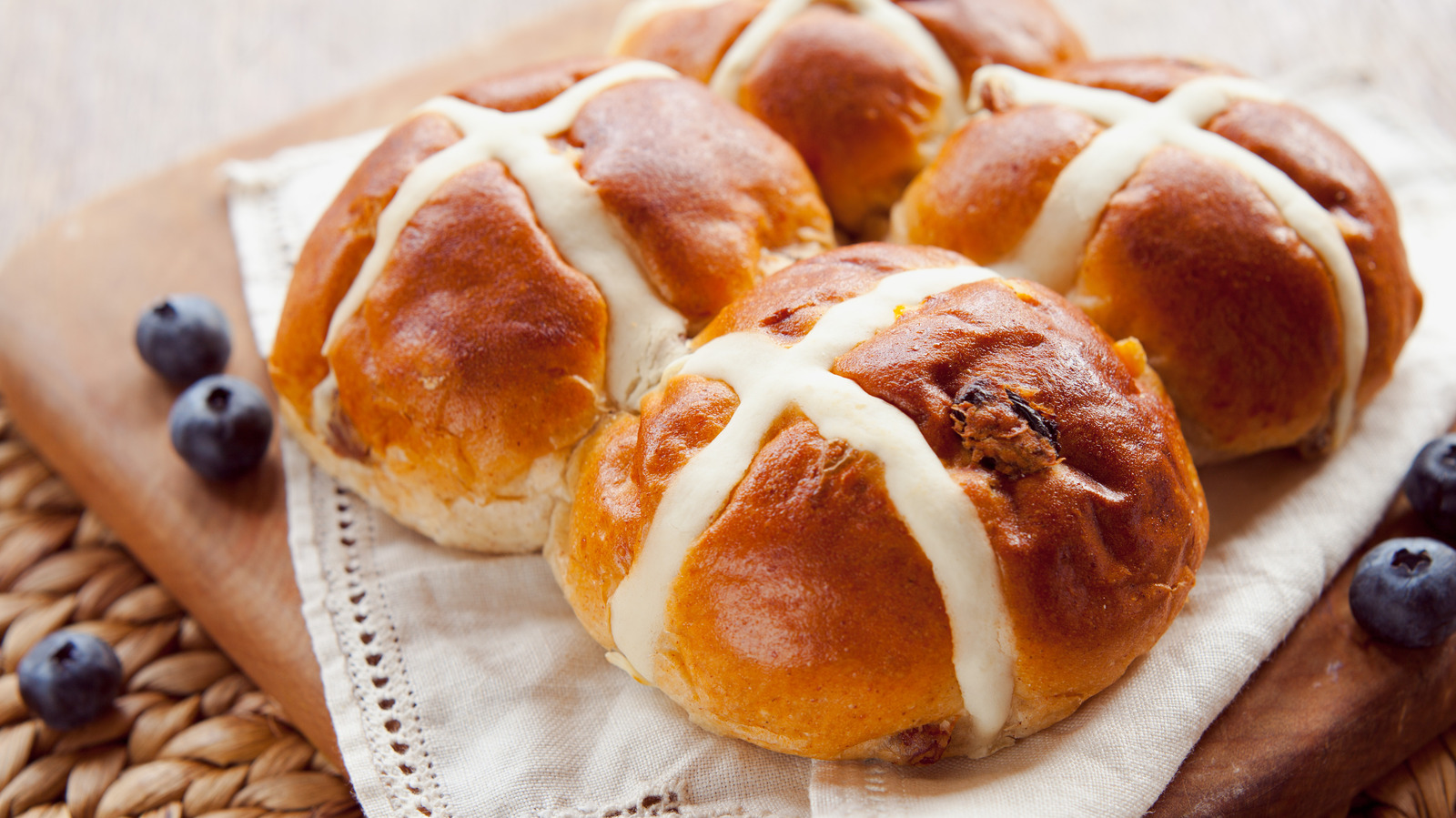 beautifully bakes hot cross buns