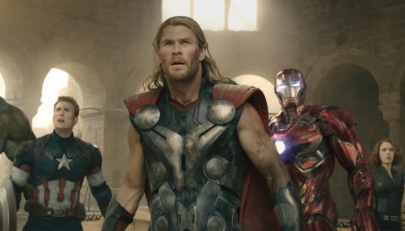Thor kæmper sammen med hævnerne i Age of Ultron