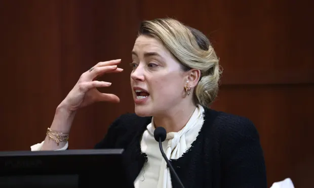 Actrița americană Amber Heard în timpul procesului pentru defăimare la tribunalul de circuit al județului Fairfax din Virginia săptămâna aceasta. Fotografie: Jim Lo Scalzo/EPA